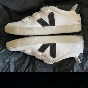 VEJA Recife Touch Strap Brazilian WHITE LEATHER SNEAKERS Size 11
